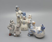 Статуэтка «Шкодник» из композиции «Зимний дворик», скульптор Албул В. В., художник Албул Н. А., фарфор, Полонский ЗХК, 1980-е