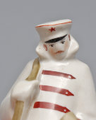 Статуэтка, скульптурная группа «Маленький доброволец», скульптор Ю. М. Львов, авторская подпись, Первомайский фарфоровый завод (Песочное), 1980-90 гг.
