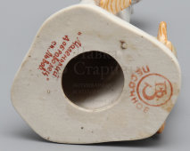 Статуэтка, скульптурная группа «Маленький доброволец», скульптор Ю. М. Львов, авторская подпись, Первомайский фарфоровый завод (Песочное), 1980-90 гг.