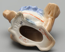 Фигурка, миниатюра «Колхозница» из серии «Наши будни», скульптор Трегубова В. М., фарфор, Коростень, 1955-62 гг.