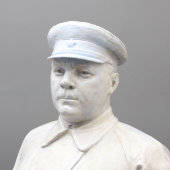 Скульптура «К. Е. Ворошилов», скульптор Таурит Р. К., тонированный гипс, СССР, 1940 г.