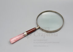 Большая антикварная увеличительная лупа с составной ручкой из темного дерева и розового кварца, Европа, кон. 19, нач. 20 вв.