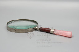 Большая антикварная увеличительная лупа с составной ручкой из темного дерева и розового кварца, Европа, кон. 19, нач. 20 вв.