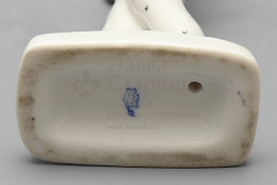 Статуэтка «Мальчик с шариками» (На парад), скульптор Столбова Г. С., серия «Счастливое детство», ЛФЗ, 1950-60 гг.