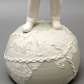 Агитационная фарфоровая скульптура «В. И. Ленин на земном шаре», Вербилки, бисквит, 1930-е
