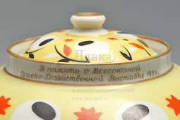 Большой доливной чайник в память об участии в ВСХВ (ВДНХ) в 1939 г., фарфор Дулево