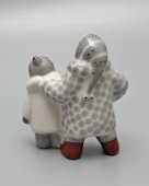 Статуэтка «Подружки» из композиции «Зимний дворик», скульптор Албул В. В., художник Албул Н. А., фарфор, Полонский ЗХК, 1980-е