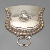 Старинный набор в барочном стиле для сбора крошек, состоящий из совка и щетки, тихий дворецкий, металл, серебрение, WMF, Германия, 1900-е