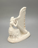 Статуэтка «Арфистка», скульптор Дмитриева Н., Первомайский фарфоровый завод, Песочное, 1949 г.