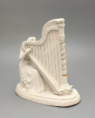 Статуэтка «Арфистка», скульптор Дмитриева Н., Первомайский фарфоровый завод, Песочное, 1949 г.