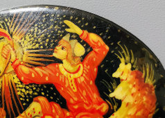 Винтажная овальная брошь «Иванушка и перо Жар-птицы», СССР, 1960-70 гг.