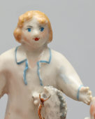 Скульптурная композиция «Черная курица» по мотивам повести В. Ф. Одоевского, скульптор Н. И. Исакова, Первомайский фарфоровый завод (Песочное), 1970-е