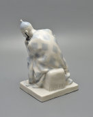 Статуэтка «Танцовщик П. А. Гусев в партии хана Гирея в балете «Бахчисарайский фонтан», скульптор Киселев А. А., фарфор,​ ЛЗФИ, 1950-60 гг.