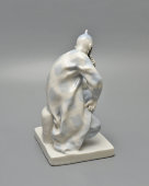 Статуэтка «Танцовщик П. А. Гусев в партии хана Гирея в балете «Бахчисарайский фонтан», скульптор Киселев А. А., фарфор,​ ЛЗФИ, 1950-60 гг.