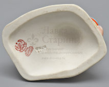 Статуэтка «Девочка с мячом», скульптор Трипольская Е. Р., бисквит, роспись, Вербилки, 1930-31 гг.