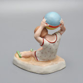 Статуэтка «Девочка с мячом», скульптор Трипольская Е. Р., бисквит, роспись, Вербилки, 1930-31 гг.