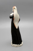 Довоенная фарфоровая статуэтка «Девушка в черном», скульптор Замятина Н. А. (?), Дулево, кон. 1930-х