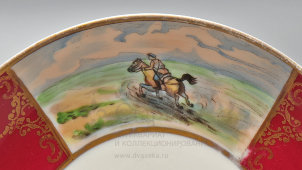 Агитационная чайная пара, чашка с блюдцем из сервиза «Оборонный» (Тачанка), художник Сазонов С. Е., фарфор, Вербилки, 1934-40 гг.