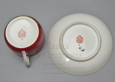 Агитационная чайная пара, чашка с блюдцем из сервиза «Оборонный» (Тачанка), художник Сазонов С. Е., фарфор, Вербилки, 1934-40 гг.