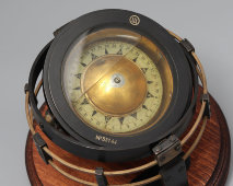 Гирокомпас, морской корабельный компас на деревянной подставке