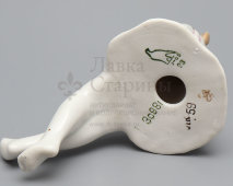 Статуэтка «Шалунья над ручьем», скульптор Малышева Н. А., фарфор Дулево, 1965 г.