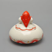 Пудреница с крышкой, шкатулка «Матрёшка», авторы Дегтярев А. В., Сморгон Л. Н., фарфор, ЛЗФИ, 1956-67 гг.