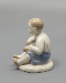 Статуэтка «Юный плотник», фарфор, Артель «Керамик» (Полонне), СССР, 1950-е