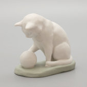 Статуэтка «Кошка с клубком ниток», бисквит, Вербилки (бывш. Гарднер), 1920-30 гг.