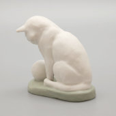 Статуэтка «Кошка с клубком ниток», бисквит, Вербилки (бывш. Гарднер), 1920-30 гг.