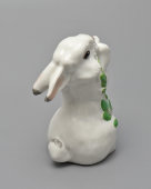 Статуэтка «Заяц с цветком», скульптор Чарушин Е. И., анималистика ЛФЗ, 1950-60 гг.