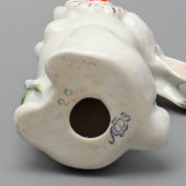 Статуэтка «Заяц с цветком», скульптор Чарушин Е. И., анималистика ЛФЗ, 1950-60 гг.