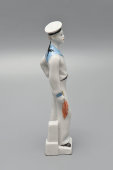 Статуэтка «Нахимовец с флажком», скульптор Велихова С. Б., редкость, фарфор ЛФЗ, 1950-60 гг.