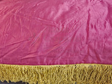 Огромное знамя-растяжка аккумуляторного завода «Красная искра», Ленинград, 1930-40 гг.