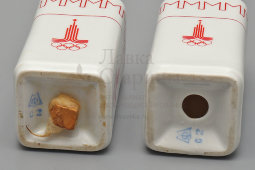 Сувенирный набор для специй «Москва Олимпиада-80»: флакон для уксуса и масла, солонка, перечница, горчичница, подставка, Минский фарфоровый завод, 1980 г.