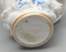 Флакон «Царевна-Лебедь» из туалетного прибора «Сказка», автор Криммер Э. М., фарфор, ЛФЗ, 1950-е