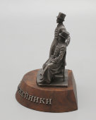 Сувенир «Ижевские оружейники», бронза, дерево, Россия, 2000-е