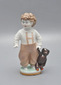 Фигурка «Мальчик с мишкой», скульптор Холодная М. П., фарфор, ЛФЗ, 1950-е