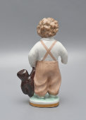 Фигурка «Мальчик с мишкой», скульптор Холодная М. П., фарфор, ЛФЗ, 1950-е