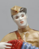 Статуэтка «Гармонист» (Солдат Василий Теркин), скульптор Велихова С. Б., ЛФЗ, 1950-60 гг.