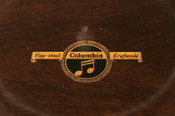 Патефон «Viva-tonal Columbia Grafonola» с обивкой из натуральной кожи, Англия, 1930-40 гг.