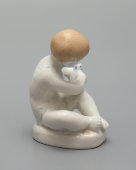 Статуэтка «Ребенок с рыбкой» (Девочка с рыбкой), скульптор Столбова Г. С., фарфор ЛФЗ, 195-60 гг.