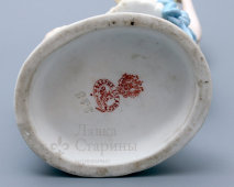 Фарфоровая статуэтка-карандашница «Девочка с цветами», Гарднер, Россия конец 19 века