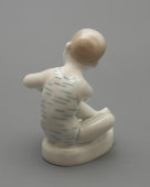 Фарфоровая статуэтка «Девочка с рыбкой», ЛФЗ, скульптор Столбова Г. С.