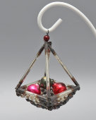 Винтажная ёлочная игрушка, подвеска «Корзина с фруктами», стеклярус, бусы, завод «Лаборприбор», г. Клин, 1950-60 гг.