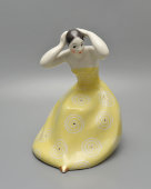 Статуэтка «У зеркала»,​ ​скульптор Жникруп О. Л., фарфор, Городница, 1960-е