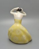 Статуэтка «У зеркала»,​ ​скульптор Жникруп О. Л., фарфор, Городница, 1960-е