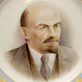 Агитационная декоративная тарелка «В. И. Ленин и электрификация страны», автор Захаров Ю., Дулево, 1953 г.