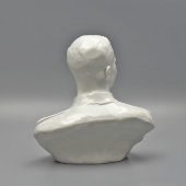 Бюст «Гагарин Ю. А.», скульптор Корсиков А. Д., фарфор, ЛФЗ, 1960-70 гг.