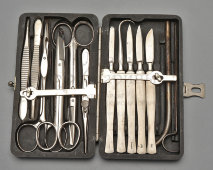 Старинный дорожный набор хирургических инструментов в футляре, фирма «Е. С. Трындина Сыновья», Россия, нач. 20 в.