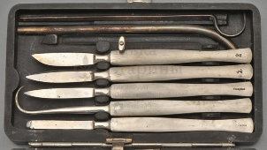 Старинный дорожный набор хирургических инструментов в футляре, фирма «Е. С. Трындина Сыновья», Россия, нач. 20 в.